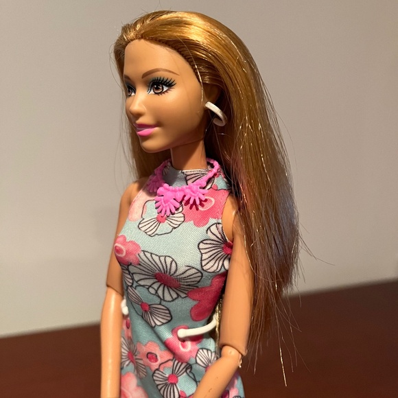 Barbie Doll 2013 Life in the Dreamhouse Stylin' Friends, Summer Doll - Picture 3 of 7